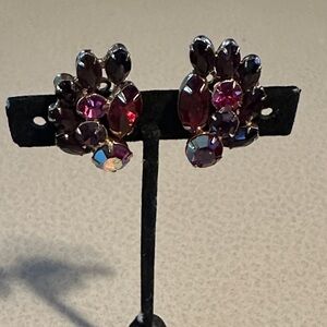 Vintage Kramer Elegant Aurora Borealis Purple/Pink/ rhinestone Earrings (804)